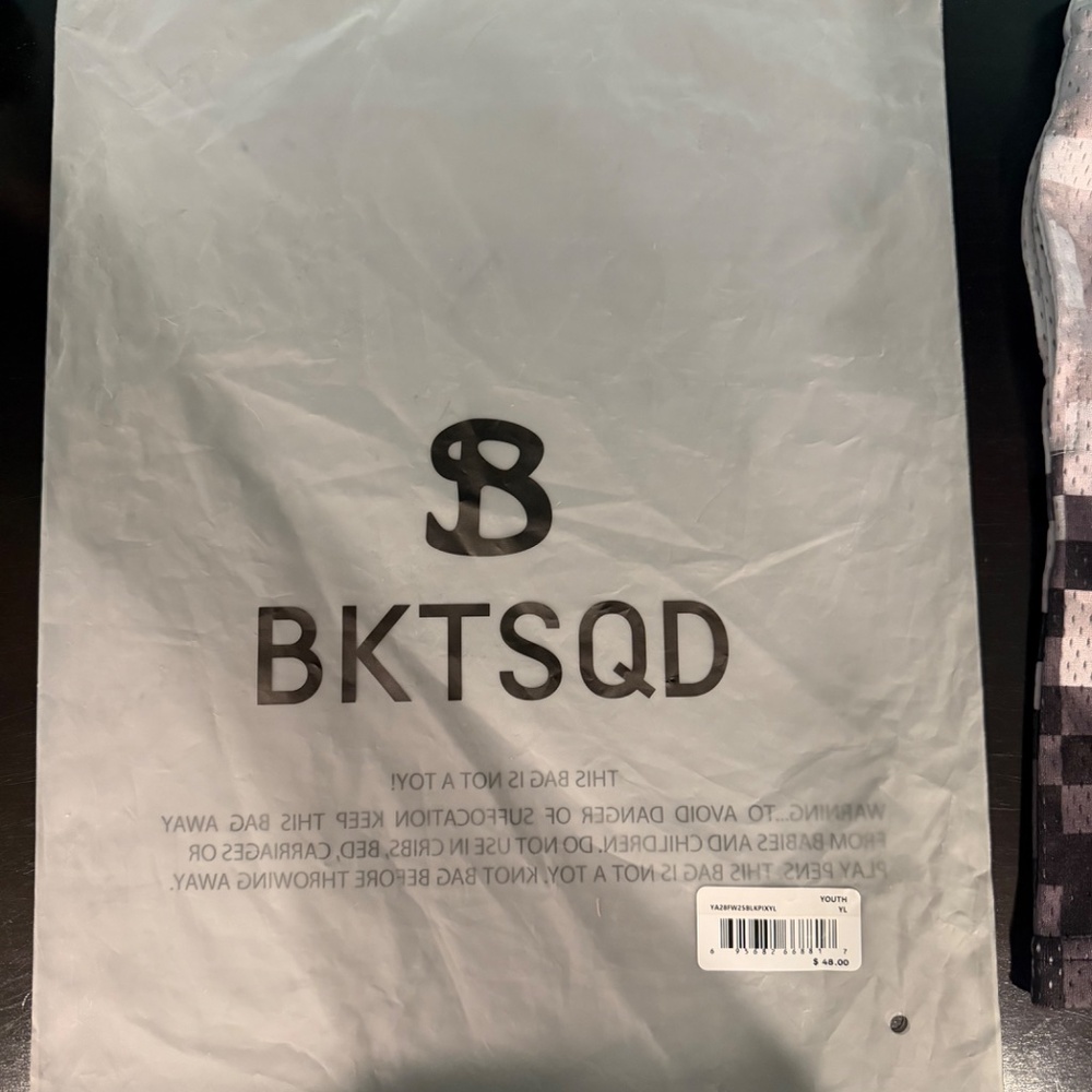 Bucketsquad YL 100 Thieves Black Pix Shorts - Picture 2 of 3